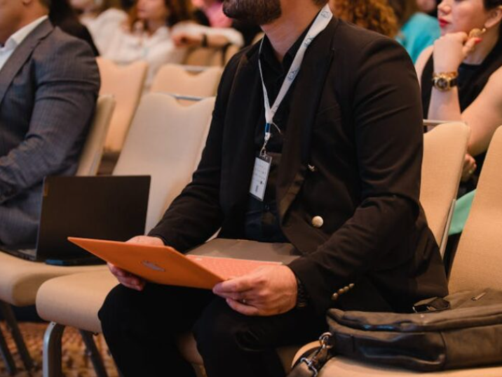 people-seminar-chairs-audience